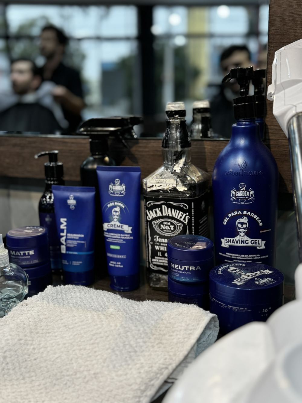 Produtos de barba na bancada